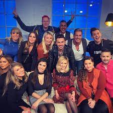 Während manche kandidaten dabei versuchten, vor allem mit ihrer gesanglichen leistung zu punkten, setzte eine gruppe stattdessen auf. Dsds Das Grosse Wiedersehen Zweiteilige Reunionshow Bei Rtl Fernsehserien De