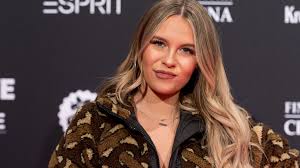 She is a nice and clever girl. Youtuberin Dagi Bee Musiklabel 23 Hours Gegrundet Computer Bild