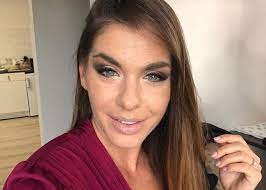 She is best known for being the lead singer of the hungarian band sugarloaf, which started her solo career. 3tlebgg Tdz9m