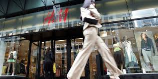 Founded in 1947 by erling persson, the swedish brand has been headquartered in stockholm, sweden. Bij H M Kan Je Live Zien Hoe Je Oude Kleding Wordt Gerecycled