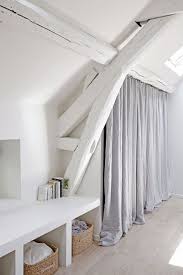Peindre des combles les couleurs. Amenager Une Chambre Sous Les Combles 35 Idees Pour Vous Inspirer Une Hirondelle Dans Les Tiroirs