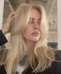 Y2k Hair Outfit Hairstyle Idea Fashion Insta Instagram Fit Style 2000 Nails Make Up Mak Hair Styles Long Hair Styles Aesthetic Hair