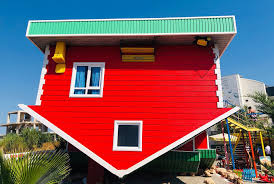 Das verrückte haus ist ein umgedrehtes haus, welches 2010 im tierpark gettorf gebaut wurde. Umgedrehtes Haus Aktion Park Antalya