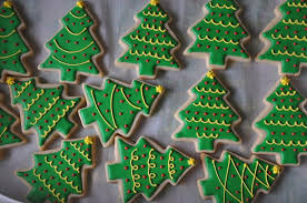 Elke dag worden duizenden nieuwe afbeeldingen van hoge kwaliteit toegevoegd. Turkeys And Treeeeeees Christmas Tree Cookies Christmas Cookies Decorated Tree Cookies
