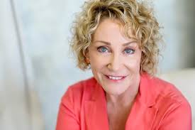 Amazon.com: Faces of the New Feminine Leadership: Real Women. Real  Conversations. Real Impact. eBook : Trottenberg, Tracey, Deegan, Kristy,  Rizzo, Alyssa, Watts, Allison, DiSanto, Leanne, Henry, Sharyn, Jo, Steffi,  Margulies, Lisa: Tienda