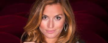 La bacchetta magica di beatrice venezi sa quando far partire musica, quando è il momento per le note di accelerare e quando invece è ora che cali il silenzio. Beatrice Venezi Tutto Su Di Lei Biografia Orchestra Vita Privata Curiosita Puglia24news It