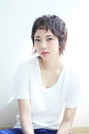 ウルフカットが進化して登場 髪の長さ別おすすめヘアスタイルをご紹介 folk ショートのヘアスタイル ヘアカット 美髪