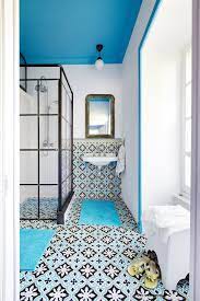 Each tile is unique, handmade, respecting the rules of art, which appeared in france around 1860 in vivier on the banks of the rhône. Provencal Bleu M142 Mediterran Badezimmer Marseille Von Carocim France Houzz