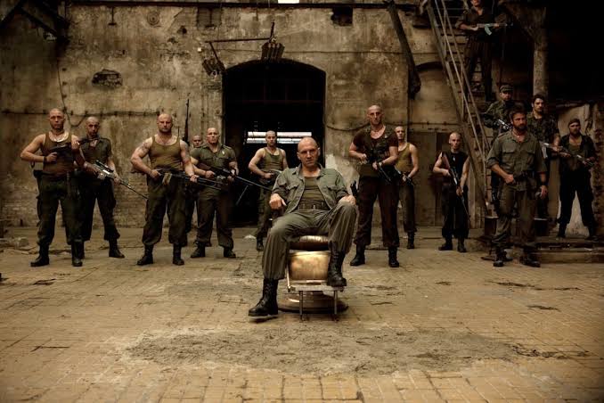 Review: Ralph Fiennes comes out guns blazing in 'Coriolanus' | CNN