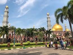 Konsep prewedding islami berlatar masjid. Masjid Kubah Emas Dian Al Mahri Memetik Buah Hikmah Dari Ikhlas Memanjatkan Doa Di Usia 40 Tá–‡á—©á¯eá'ªeá–‡ieá'Ž