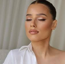 Makeup artist for wedding