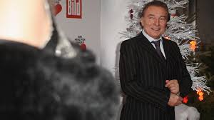 So war der star privat. Laut Tochter Hat Karel Gott 80 Einen Unehelichen Sohn Promiflash De
