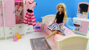 غرفة نوم باربي الجديدة و فساتين العيد ألعاب بنات Barbie Pink Bedroom Closet Tour Youtube