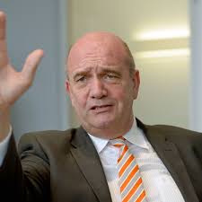 Aber all das ist meilenweit entfernt vom portmonee „normaler betriebsräte. Volkswagen Bernd Osterloh Deutschlands Machtigster Arbeiterfuhrer In Bedrangnis Der Spiegel