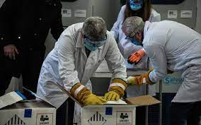 Εξαιρετικά είναι τα νέα για το εμβόλιο της pfizerκατά του κοροναϊού. Stis Eyrwpaikes Xwres Ta Prwta Embolia Ayrio 3ekinoyn Oi Emboliasmoi Kata Toy Covid 19 Sthn Ellada