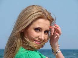 Pe vremea cand e facuta poza, alina sorescu promitea sa devina o mare artista. Alina Sorescu Este Insarcinata Tabu