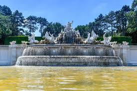 vienna, Austria - luglio 16, 2021, Visualizza di il Nettuno Fontana nel  Schönbrunn palazzo, vienna, Austria 19983531 Stock Photo su Vecteezy