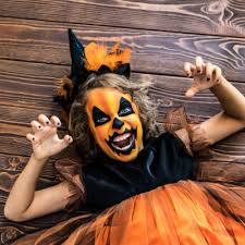 Pour que vous soyez effrayante lors de ce jour de fête un peu spécial. Maquillage Halloween Facile Avec Tete A Modeler