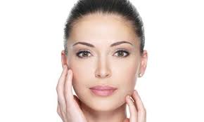 Ce Serum Fait Maison Laissera La Peau De Votre Visage Comme De La Porcelaine Cremes Antirides Maison Gommage Naturel Visage