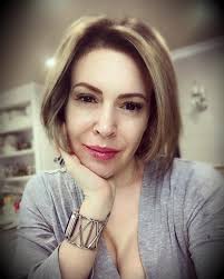 Free shipping on orders over $25 shipped by amazon. Alyssa Milano Blond Hair Don T Care Facebook