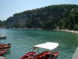 Στις σποράδες με γοργόφτερο πανί. Alonnisos Wikipedia