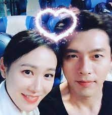 Hyun bin temsilcileri son ye jin ile ilişki dedikodularını yalanladı, o videoda el ele tutuşmuyorduk. Son Ye Jin Denies Dating Rumors Surrounding Her And Hyun Bin Hyun Bin Korean Drama Series Drama Korea