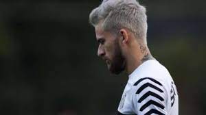 O meia foi dispensado das duas últimas rodadas do brasileirão após uma conversa com o presidente modesto roma júnior, no. Lucas Lima E Afastado Pelo Santos E Nao Joga Mais No Clube Lucas Lima Esportes Clube