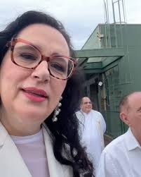 Renato Aragão se emocionou ao chegar no Cristo Redentor. Ele que em 1991  subiu e beijou a mão da estátua. No dia 13 de janeiro ele completa 90 anos  , #renatoaragao #renatoaragão #renatoaragao ...