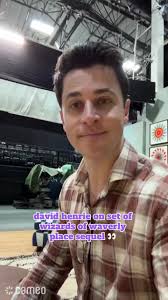 Me trying get a sneak peak of everything 🧐 #wizardsofwaverlyplace #wizards