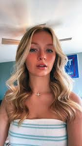 Marissa Connelly's Instagram, Twitter & Facebook