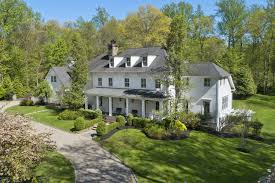 In Connecticut, an Accessible Home With a Playful Aesthetic