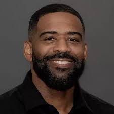 Larry Eady's Instagram, Twitter & Facebook