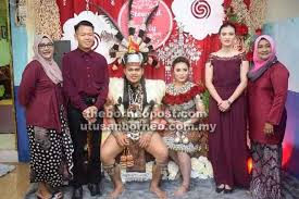 Pakaian tradisional lelaki iban terbahagi kepada dua iaitu kain sirat dan dandong. Gabungan Tradisi Iban Dan Bidayuh Sempurnakan Majlis Sambut Menantu Utusan Borneo Online