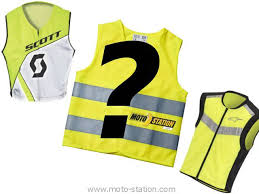 Le port du gilet est obligatoire lorsque le véhicule est immobilisé en cas d'urgence sur la voie publique. Gilet Jaune Moto Ce Qu Il Faut Savoir Moto Station