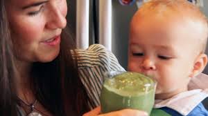 How to Make a Tropical Spirulina Smoothie (That Babies Love!)