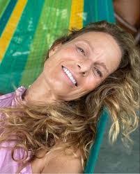 Melanie Morrow's Instagram, Twitter & Facebook