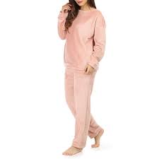 Le pyjama pilou pilou est la tenue phare de vos soirées entre amis (es). Ensemble Pyjama Pilou Rose