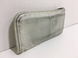 白い 財布 汚れ