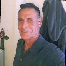 Larry Clink's Instagram, Twitter & Facebook