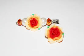 Wanita kau cina labuh atau singkat berkeruk di sisi serta berlebah tepi.bahagian leher. Promosi Harga Ibu Brooch Bunga Dan Anak Brooch Set B Hanya Rm4 Set Mazsa Biz