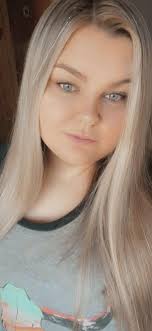 Who is a good hair stylist for thick and long hair?