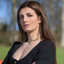 Beth Landers's Instagram, Twitter & Facebook