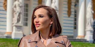 Анфиса чехова (настоящее имя — александра александровна корчунова) родилась 21 декабря 1977 года в семье натальи и александра корчуновых. Anfisa Chehova Nazvala Sebya Buryatskoj Zhenshinoj Posle Neudachnoj Plastiki Lica Prishlos Izvinyatsya Afisha Daily