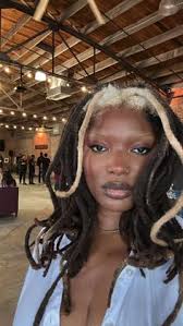 Crystal Simone (crystalllsimone)