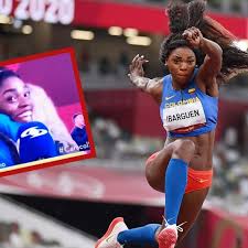 El primer triunfo grande que obtuvo fue la medalla de bronce que ganó en el suramericano de atletismo de bogotá, en 1999, con una marca de 1 m 76. Fa9iug3s35lmvm