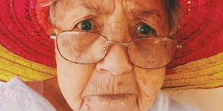 L'aggressività non ha età: la nonna che ha martellato il tavolo al Day3 del  Main Event WSOP