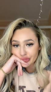 Laurel Goodman's Instagram, Twitter & Facebook