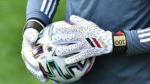 Das gilt auch für die spielerfrauen: Em 2021 Neuer Vor Magischem Jubilaum Dfb Kapitan Spielt Heute Sogar Mit Sonder Ausstattung Fussball