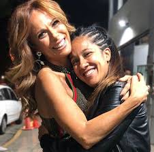 Luego de cuatro años de relación con santiago garcía rosa, viviana saccone (50) se separó del joven al que le llevaba 25 años de diferencia. Viviana Saccone Presenta Su Linea De Productos Personalizados Fran Vidal Espectaculos