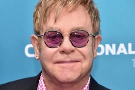 Elton John ganhará documentário sobre turnê de despedida produzido pelo  Disney+